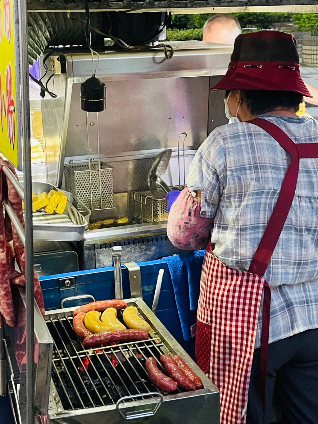 〔新北｜汐止〕 脆皮臭豆腐&大腸包小腸/汐止國泰醫院附近/汐止宵夜美食/從小吃到大的老字號